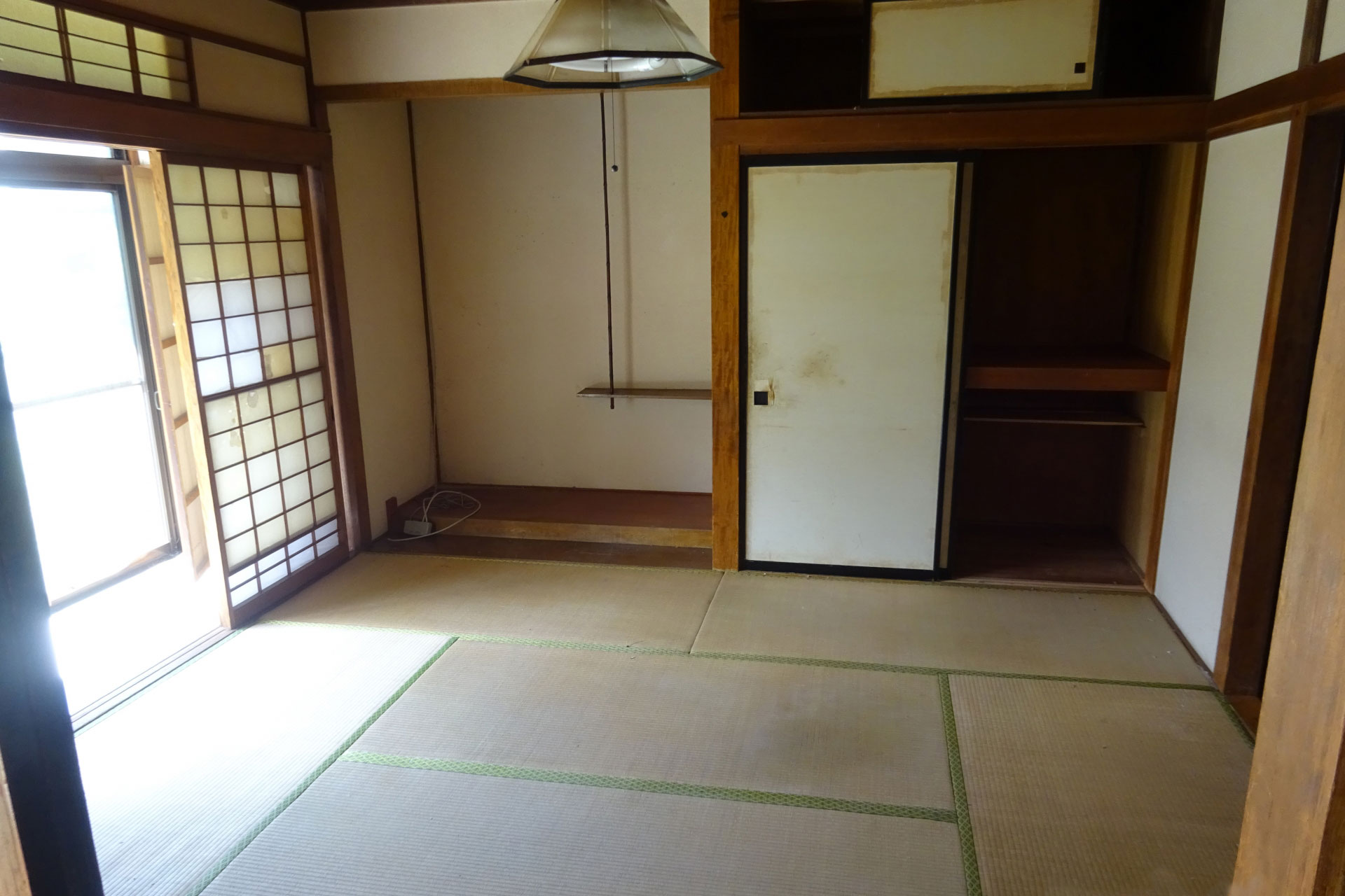 空き家内部、外部